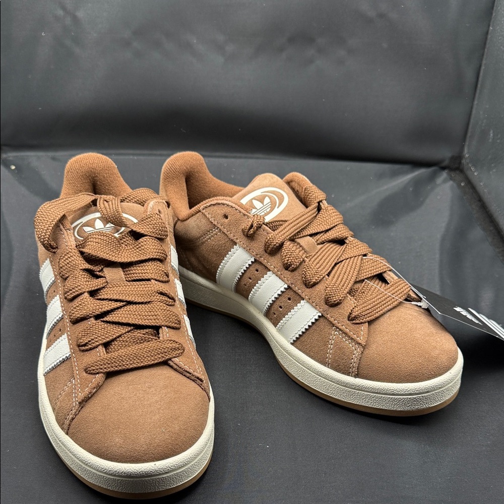 Adidas New campus, size 7 Brown and White Sneakers